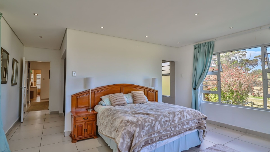 5 Bedroom Property for Sale in Sunrise On Sea Eastern Cape